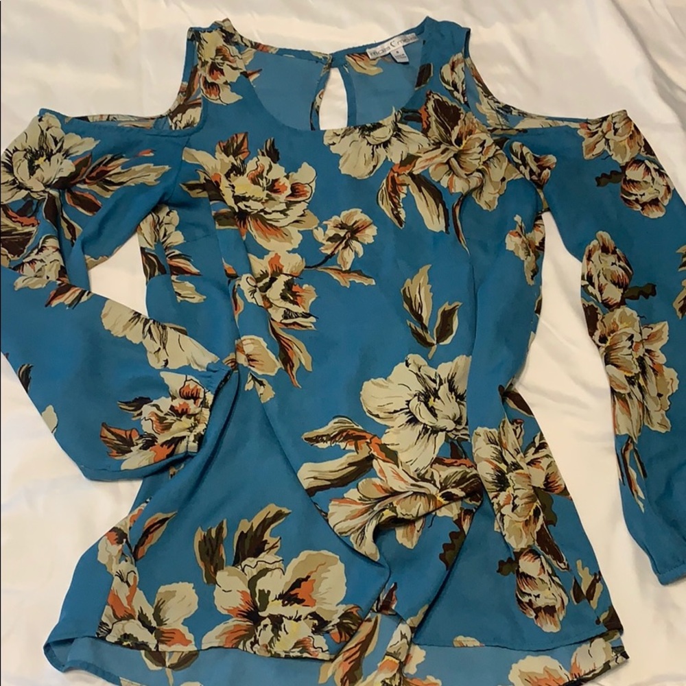 Open shoulder top - size S
